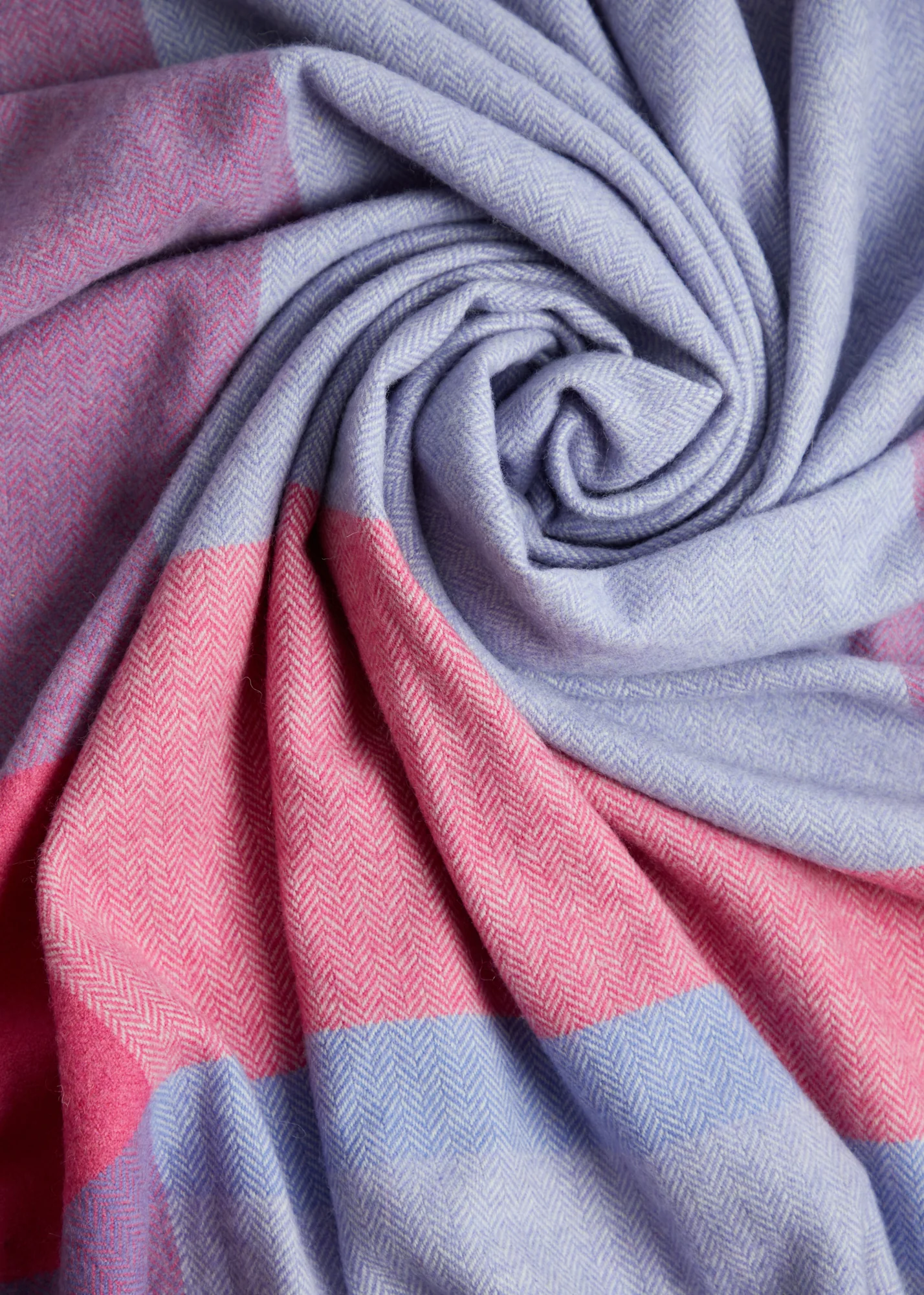 Foxford Áine Lambswool Throw - Image 4