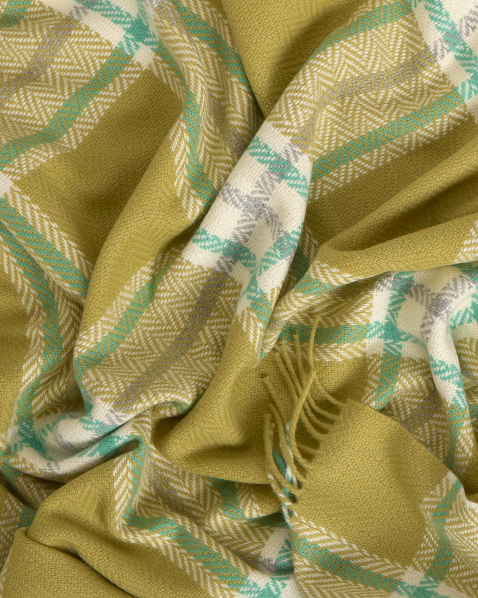 Foxford Banagher Cashmere and Lambswool Throw - Image 3