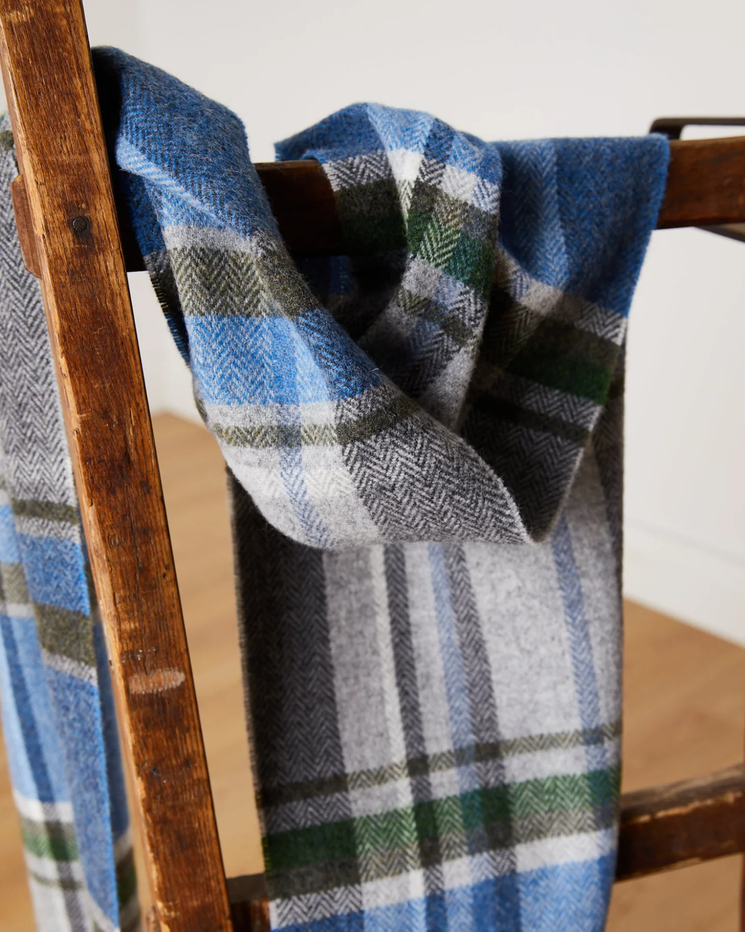 Foxford Blue & Grey Lambswool Scarf - Image 3