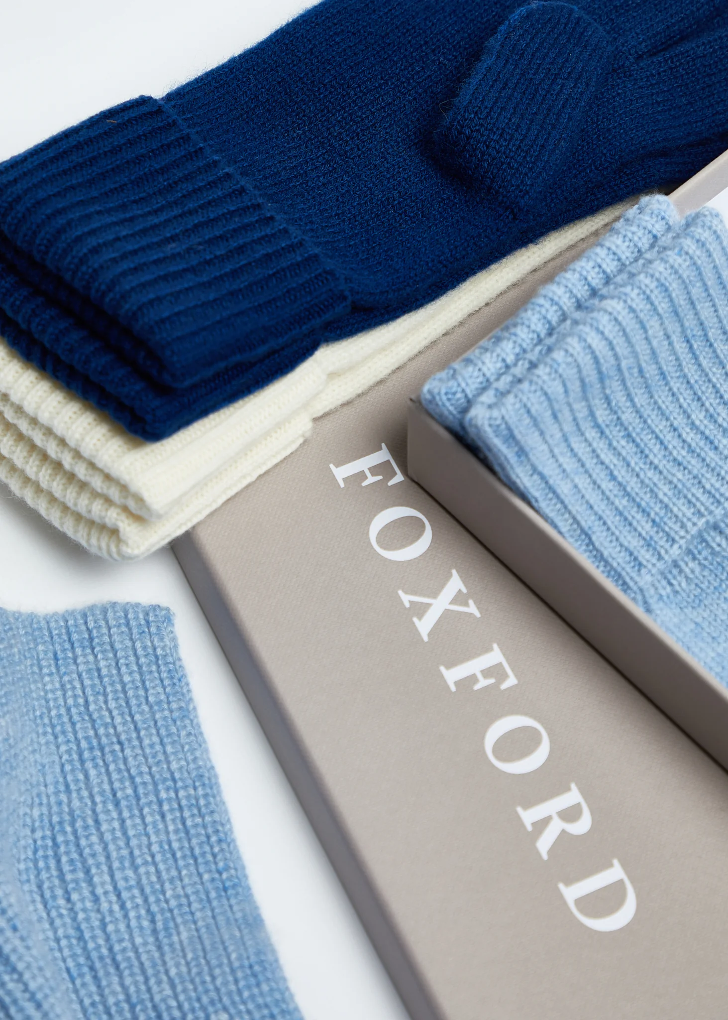 Foxford Blue Ribbed Cashmere Scarf - Image 4