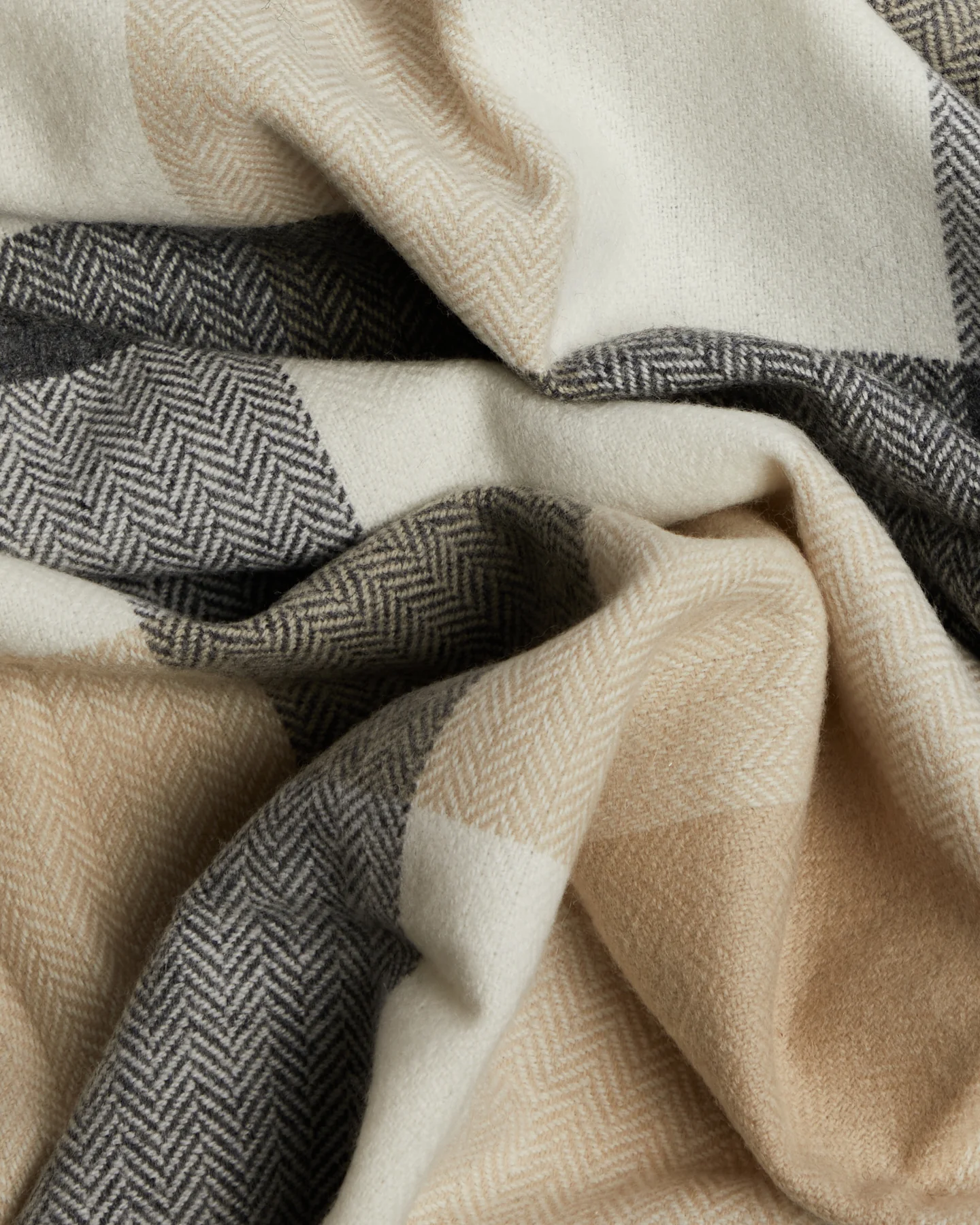 Foxford Classic Check Lambswool Throw - Image 4