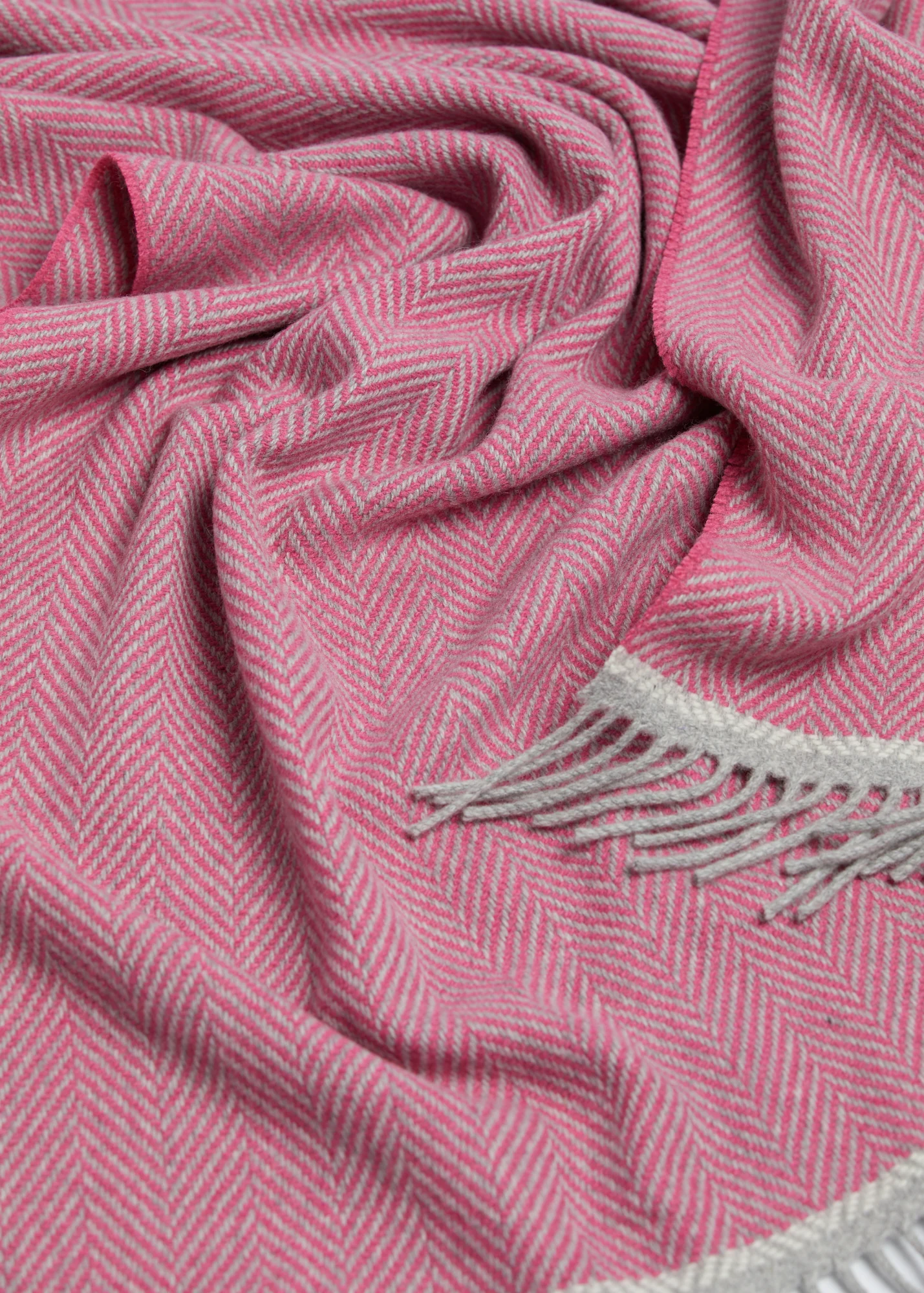 Foxford Croía Cashmere and Lambswool Throw - Image 4