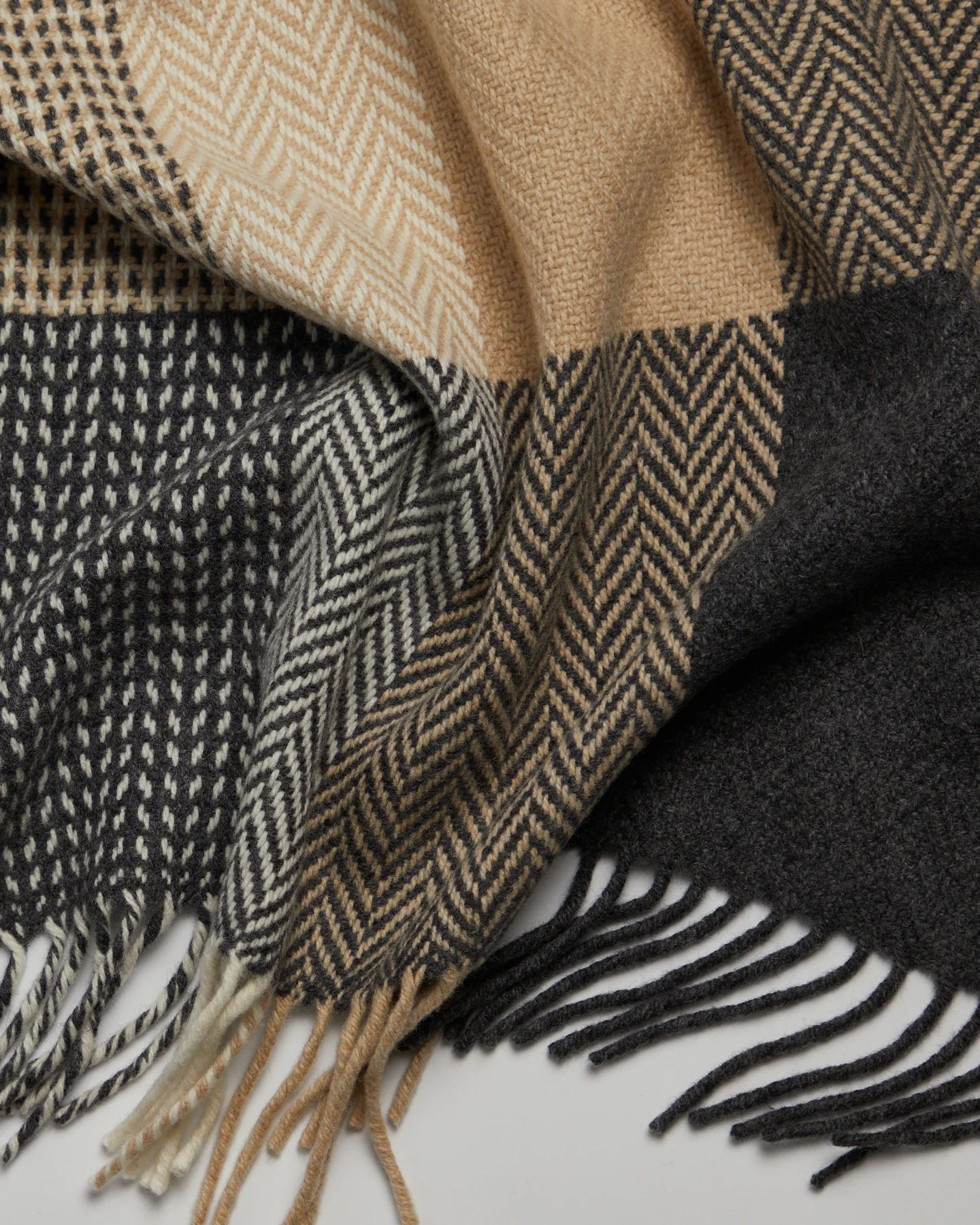 Foxford Downpatrick Cashmere and Lambswool Throw - Image 4