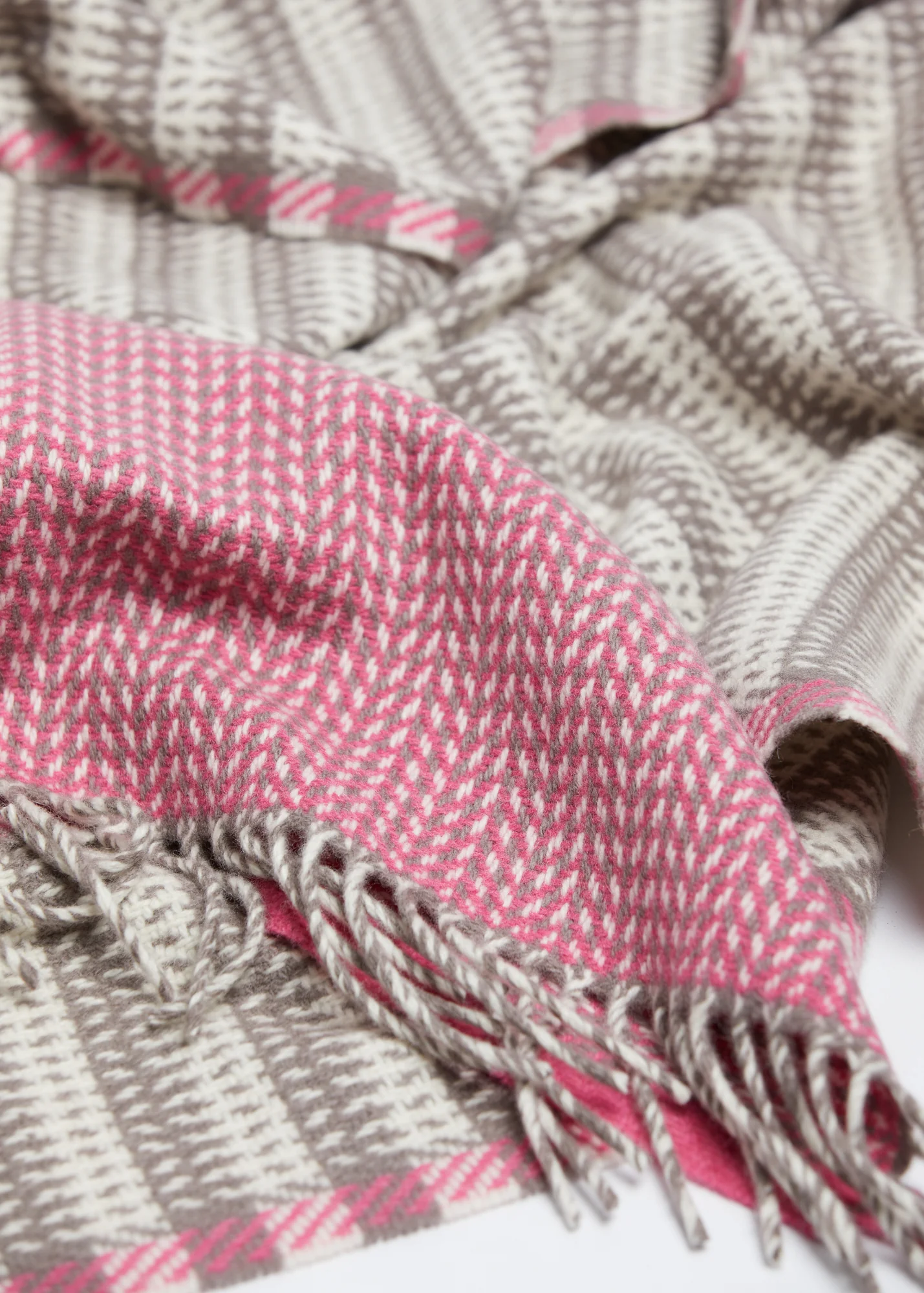 Foxford Ella Cashmere and Lambswool Throw - Image 4