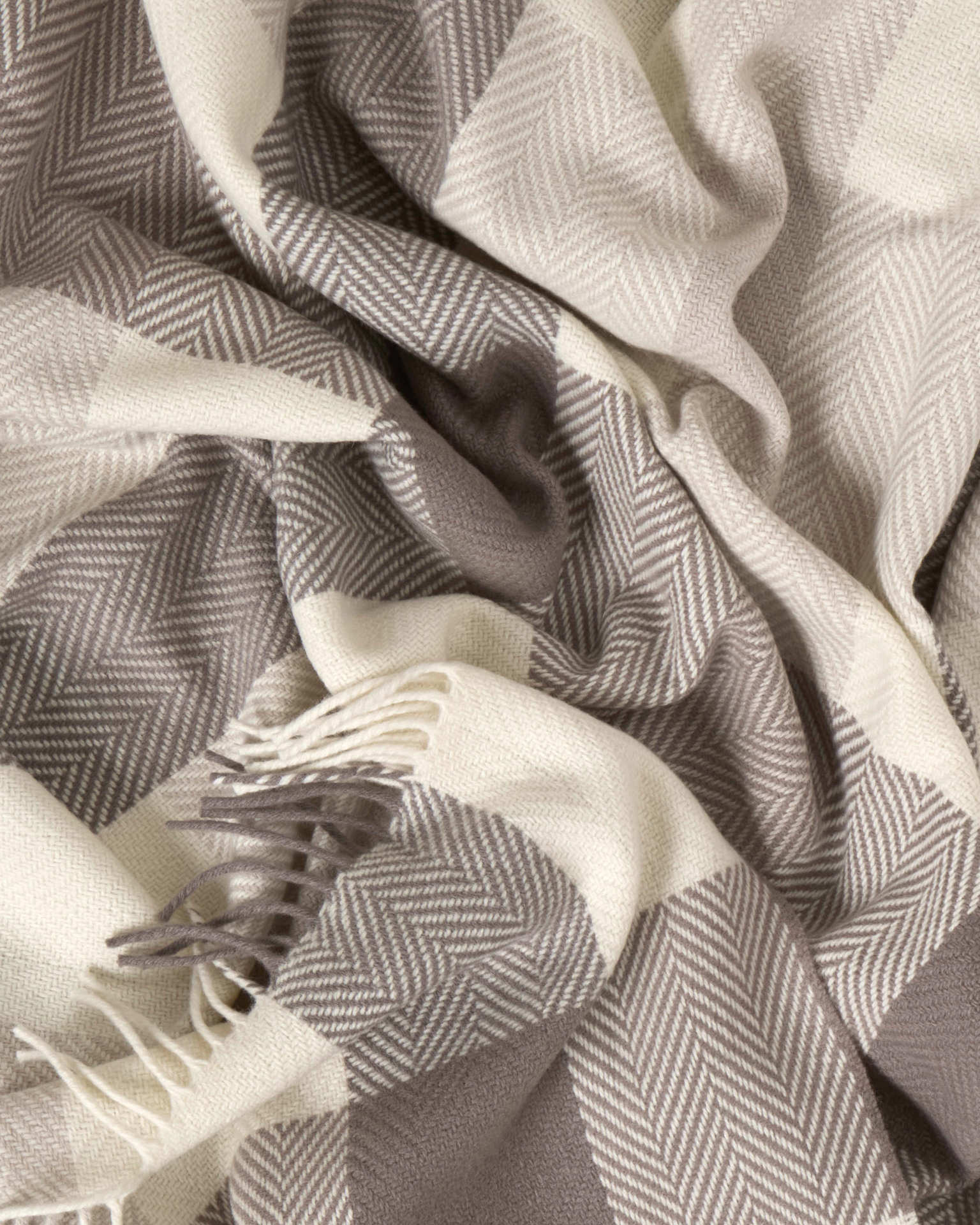 Foxford Finn Cashmere and Lambswool Throw - Image 3