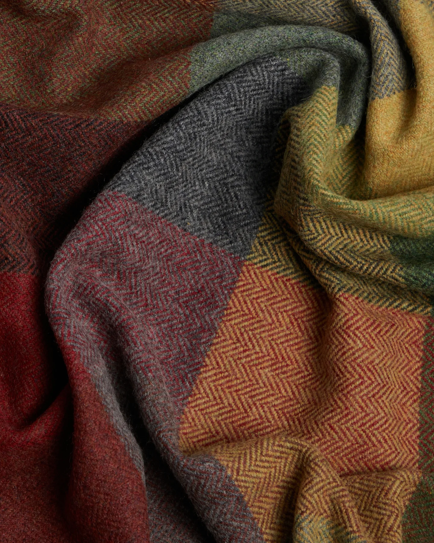 Foxford Forest Drive Lambswool Throw - Image 4