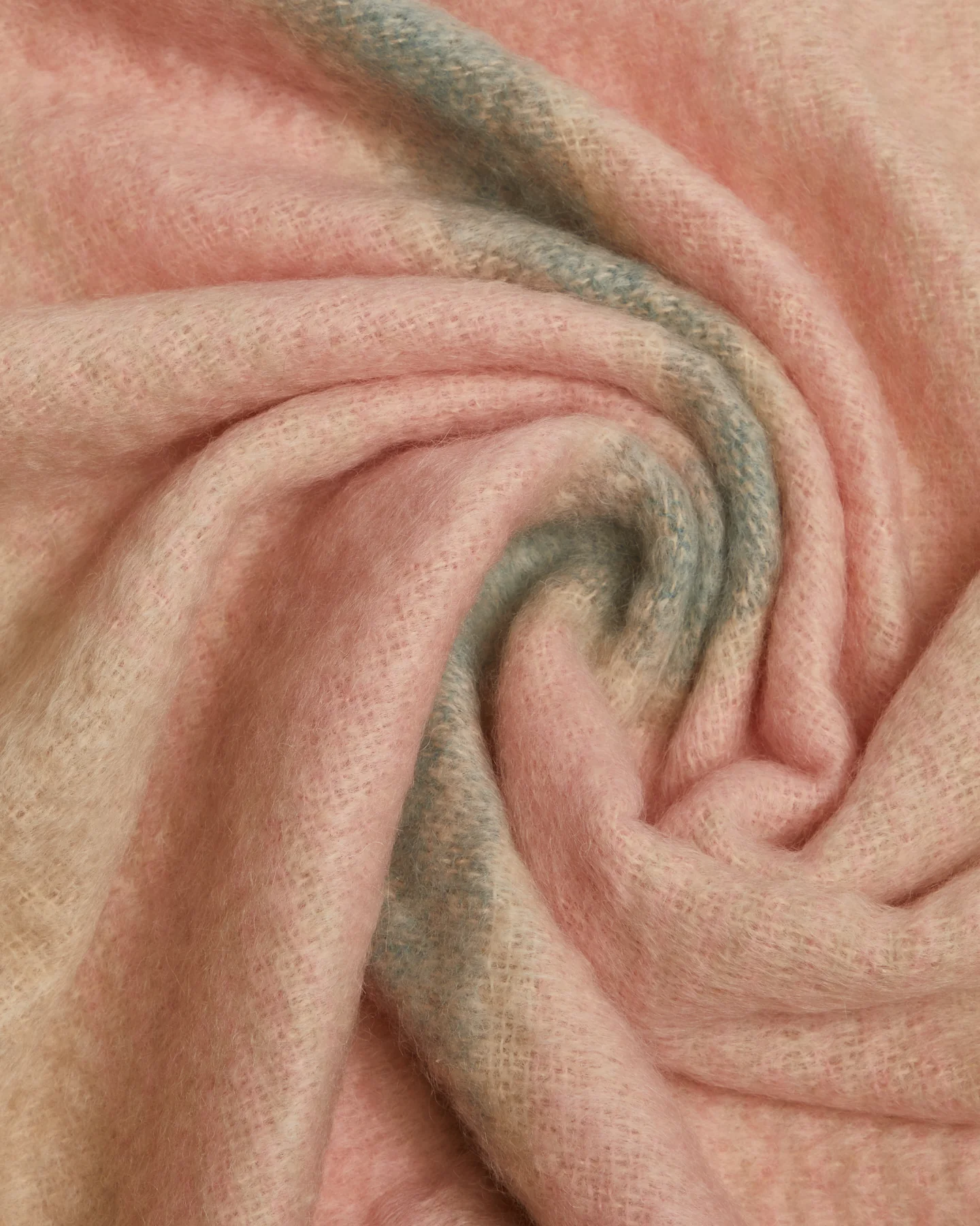 Foxford Heather Mohair Throw - Image 3