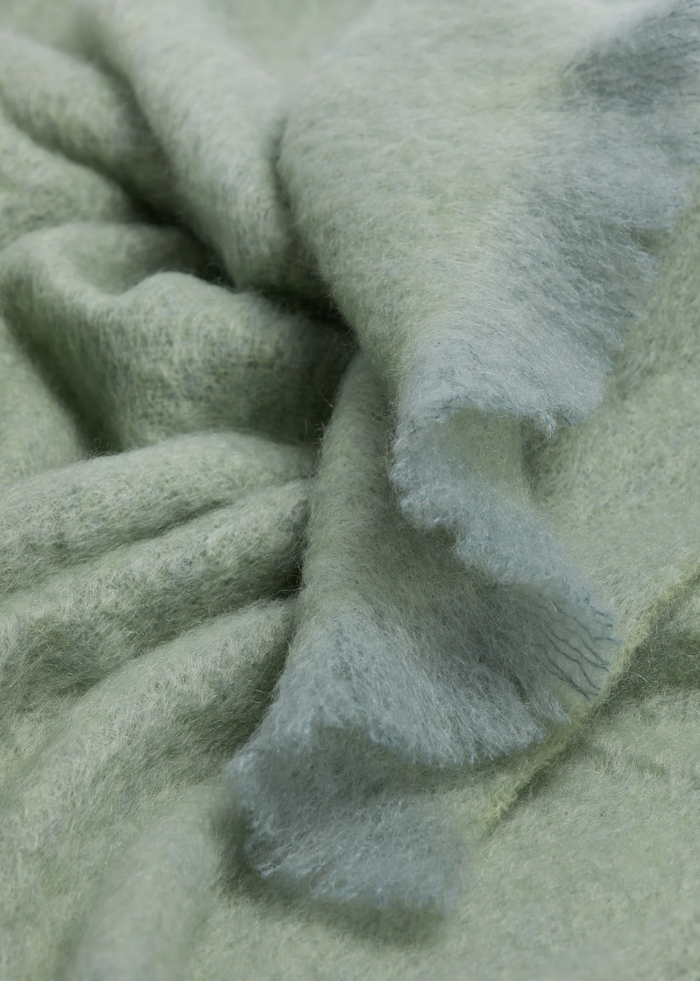 Foxford Hibernia Mohair Throw - Image 3