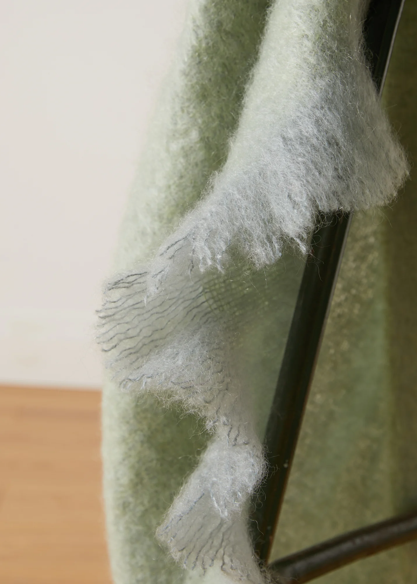 Foxford Hibernia Mohair Throw - Image 4