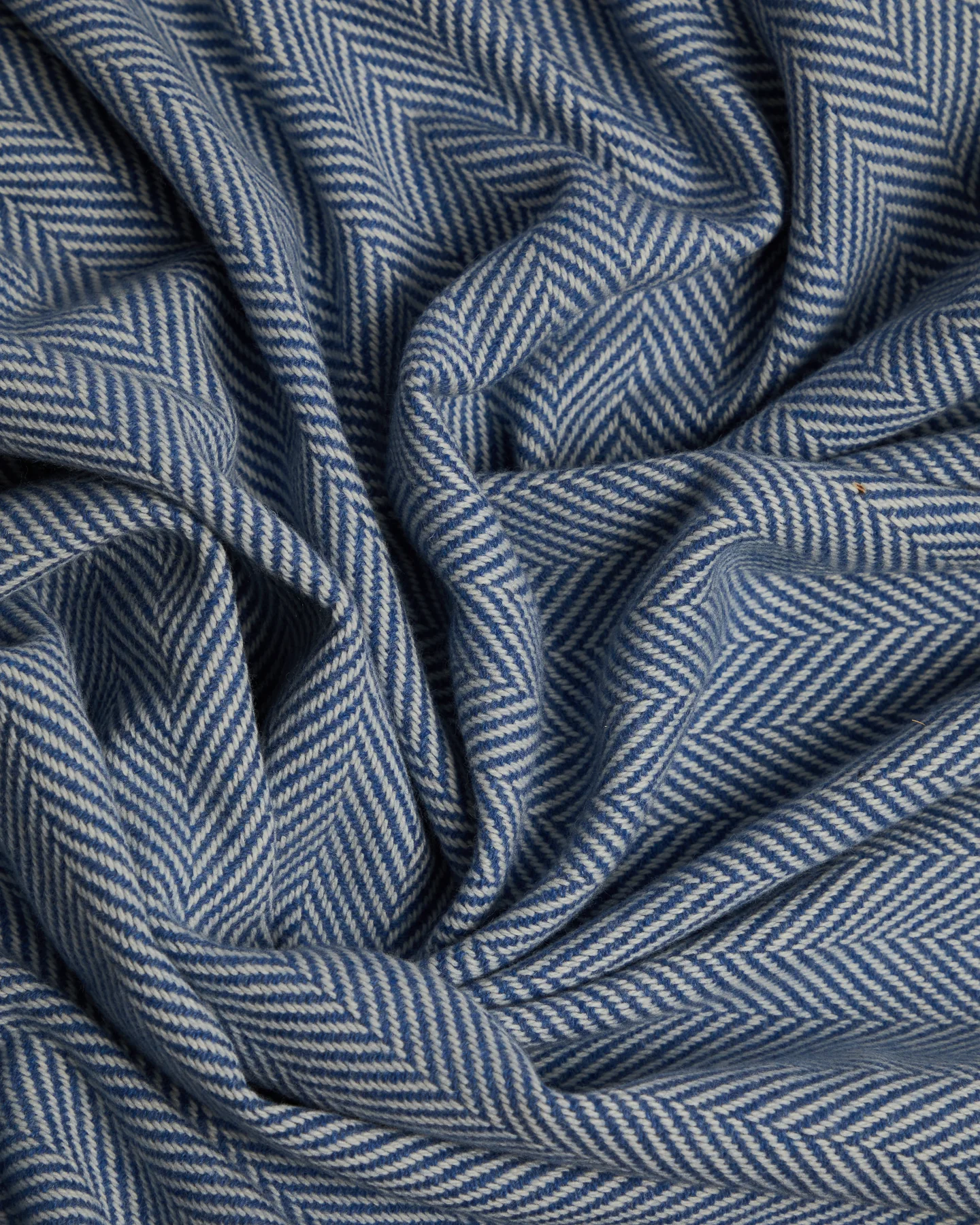 Foxford Inishmore Cashmere and Lambswool Throw - Image 4