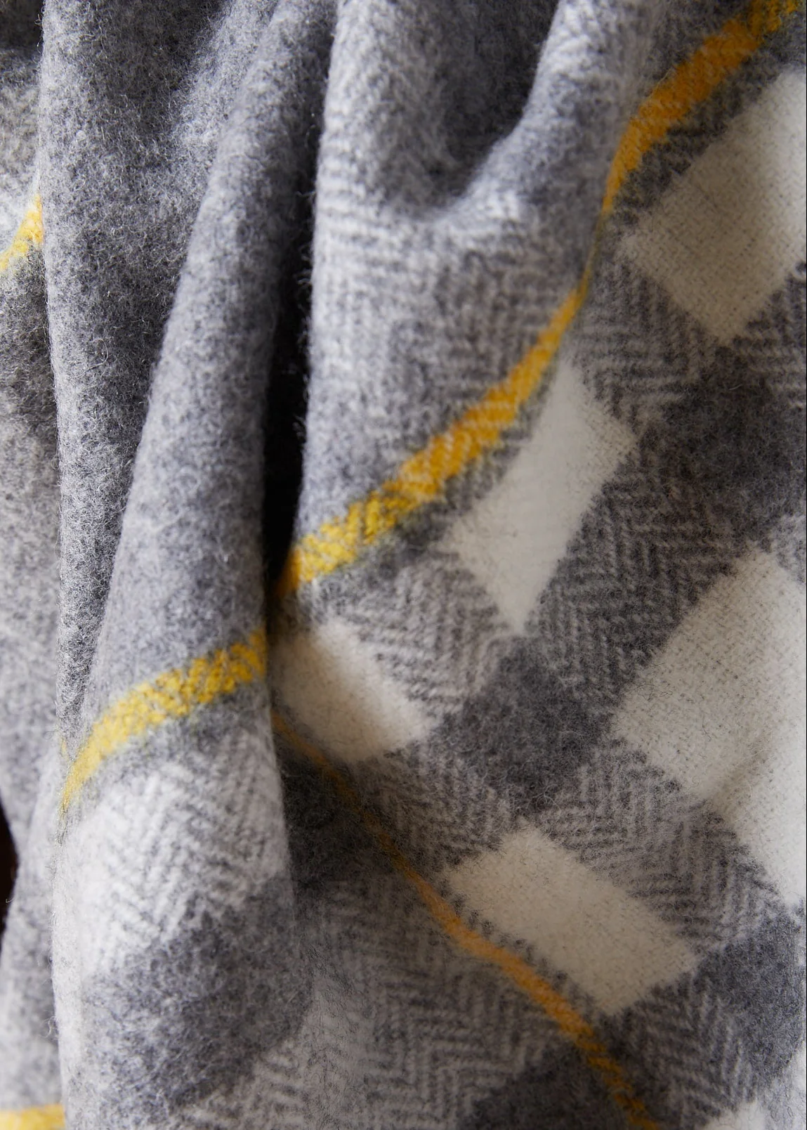 Foxford Liath Lambswool Throw - Image 4