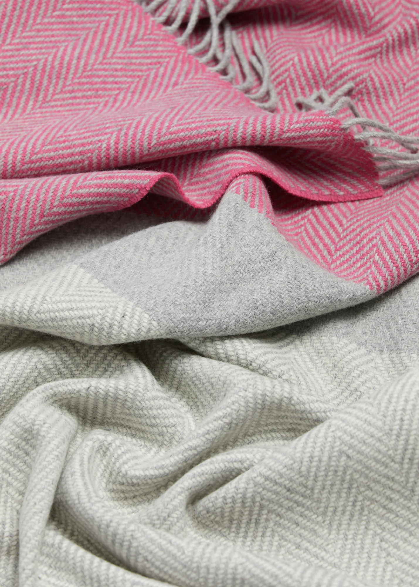 Foxford Lily Cashmere and Lambswool Throw - Image 4