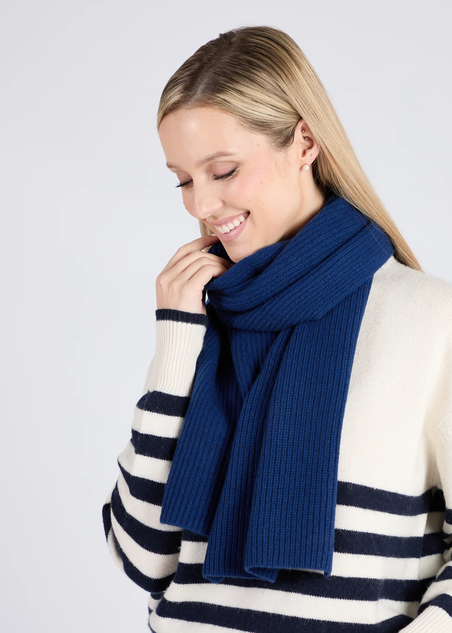 Foxford Navy Ribbed Cashmere Scarf - Image 3