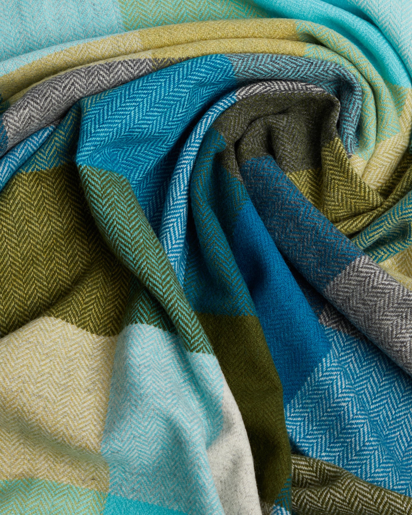 Foxford Neale Lambswool Throw - Image 4