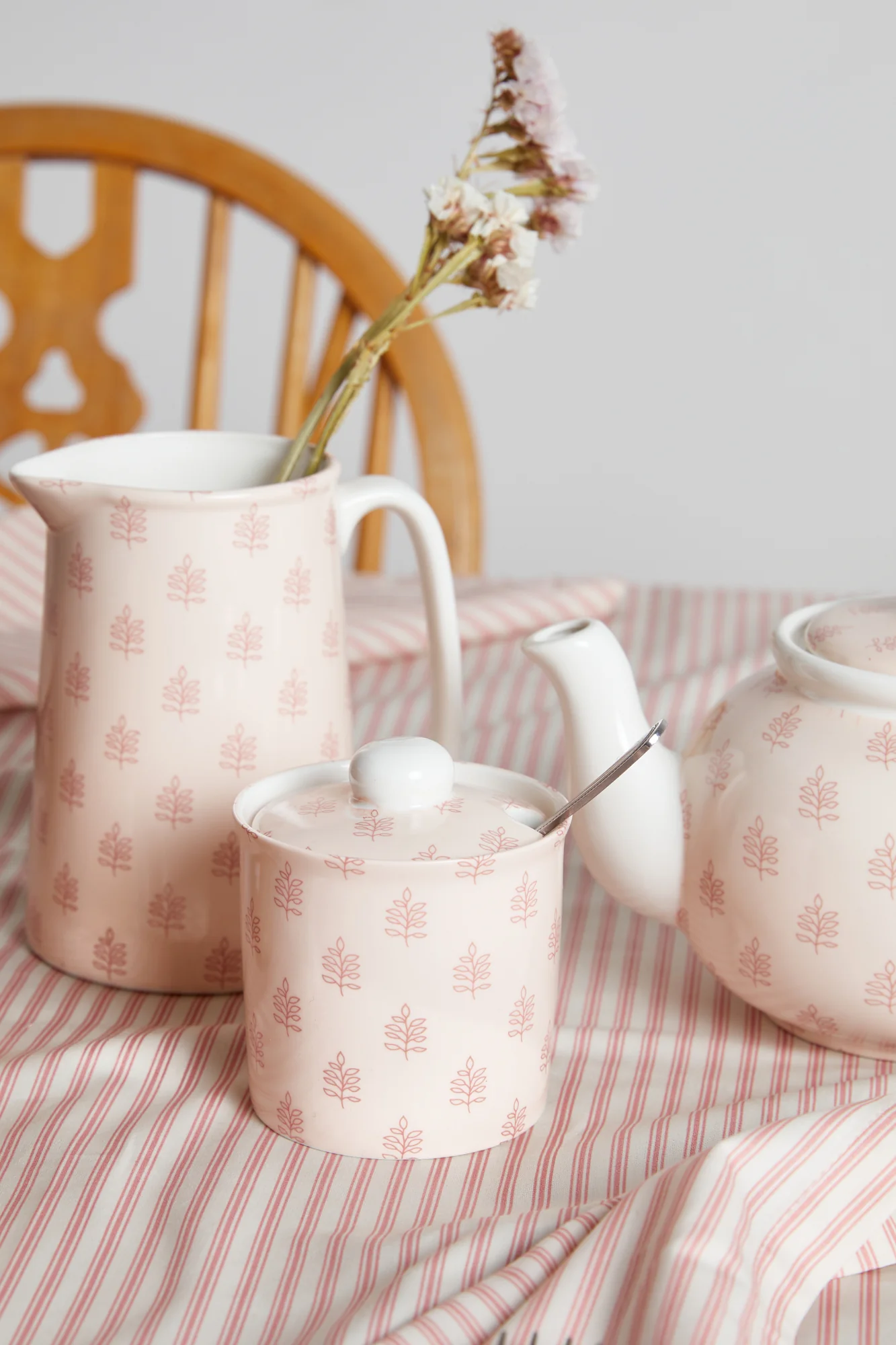 Foxford Pink Fern Pint Jug - Image 3