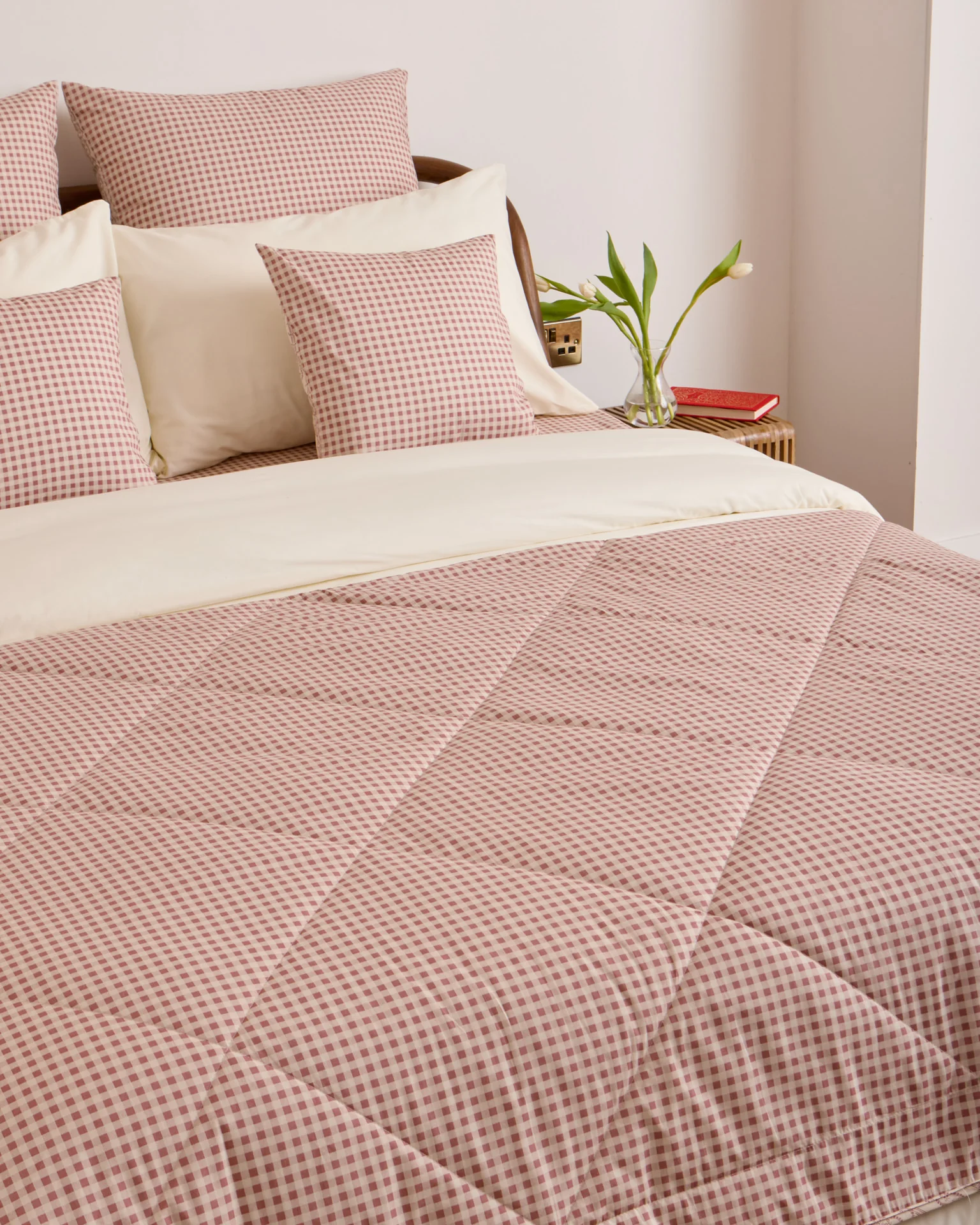 Foxford Poppy Reversible Quilt - Image 4