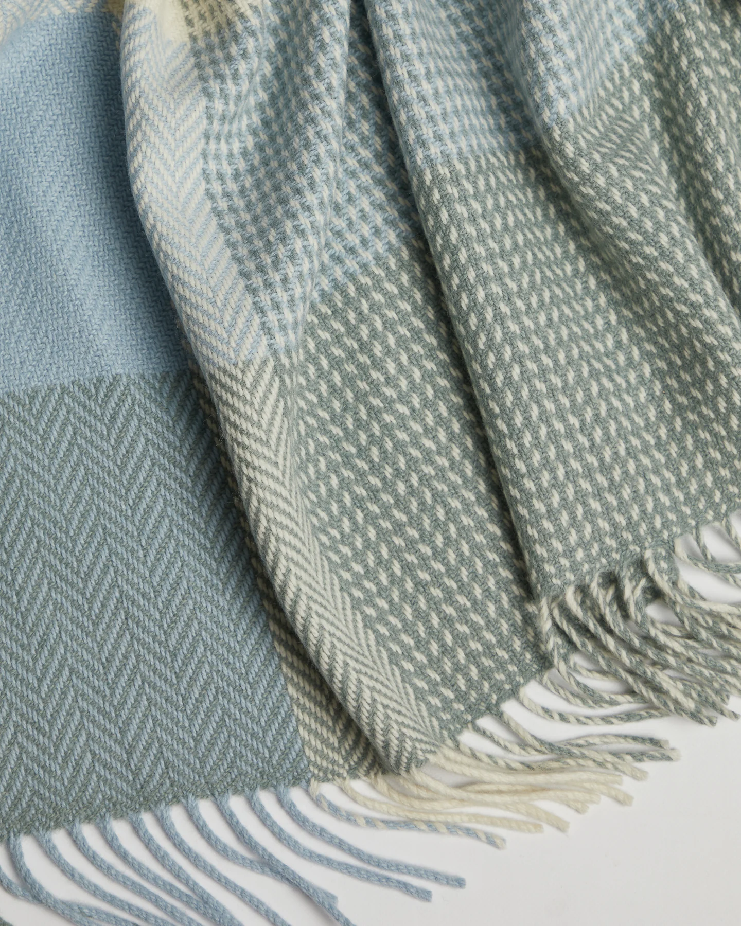 Foxford Tara Cashmere and Lambswool Throw - Image 3