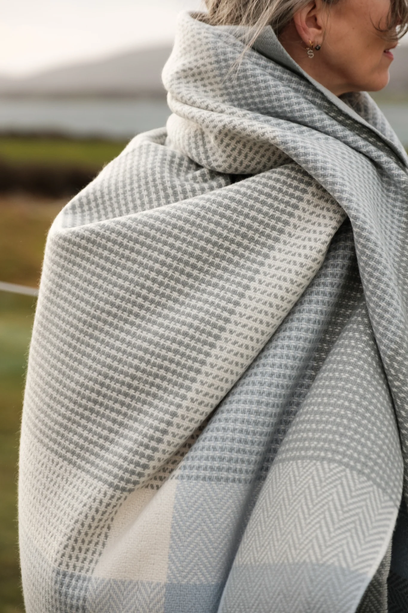 Foxford Tara Cashmere and Lambswool Throw - Image 4