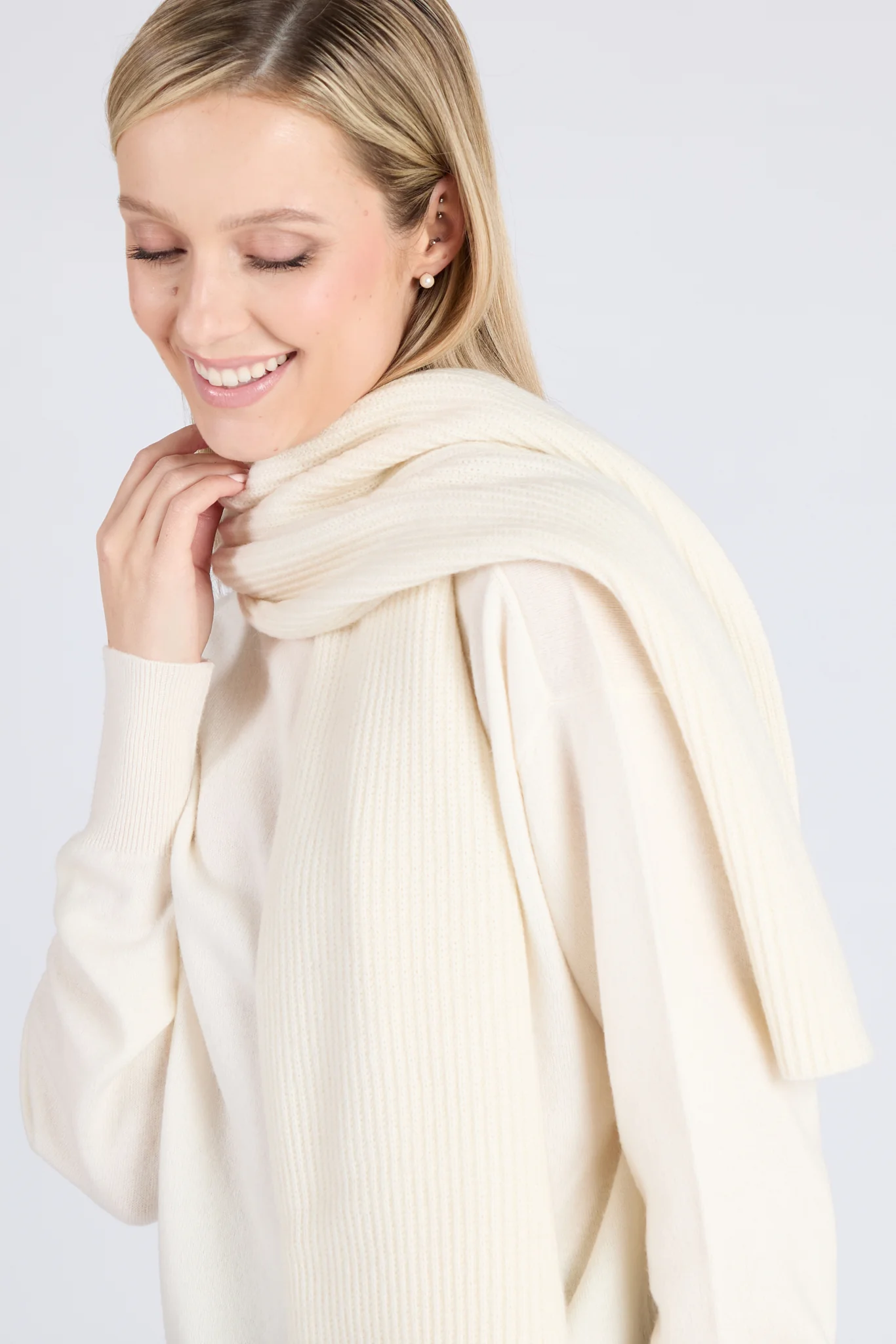 Foxford White Ribbed Cashmere Scarf - Image 3